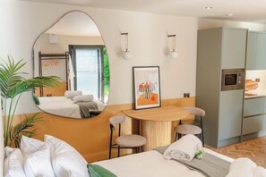 1 habitación, tabla de planchar con plancha y acceso a internet 