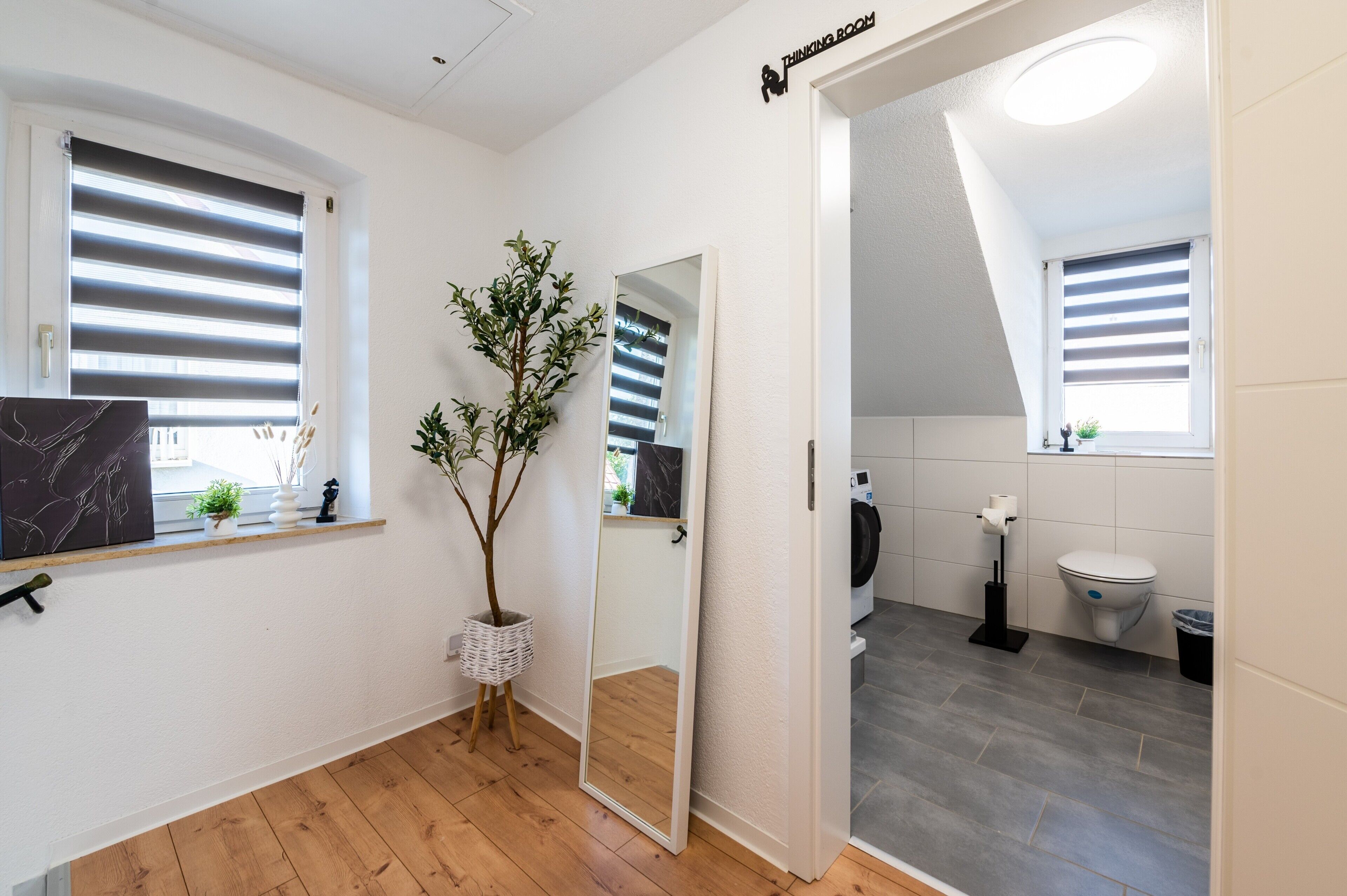 Dusche, kostenlose Toilettenartikel, Haartrockner, Handtücher
