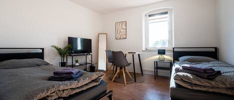 5 chambres, bureau, Wi-Fi, literie fournie