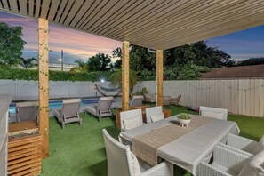 屋外ダイニングエリア