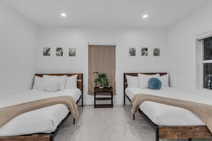 4 bedrooms, in-room safe, desk, iron/ironing board