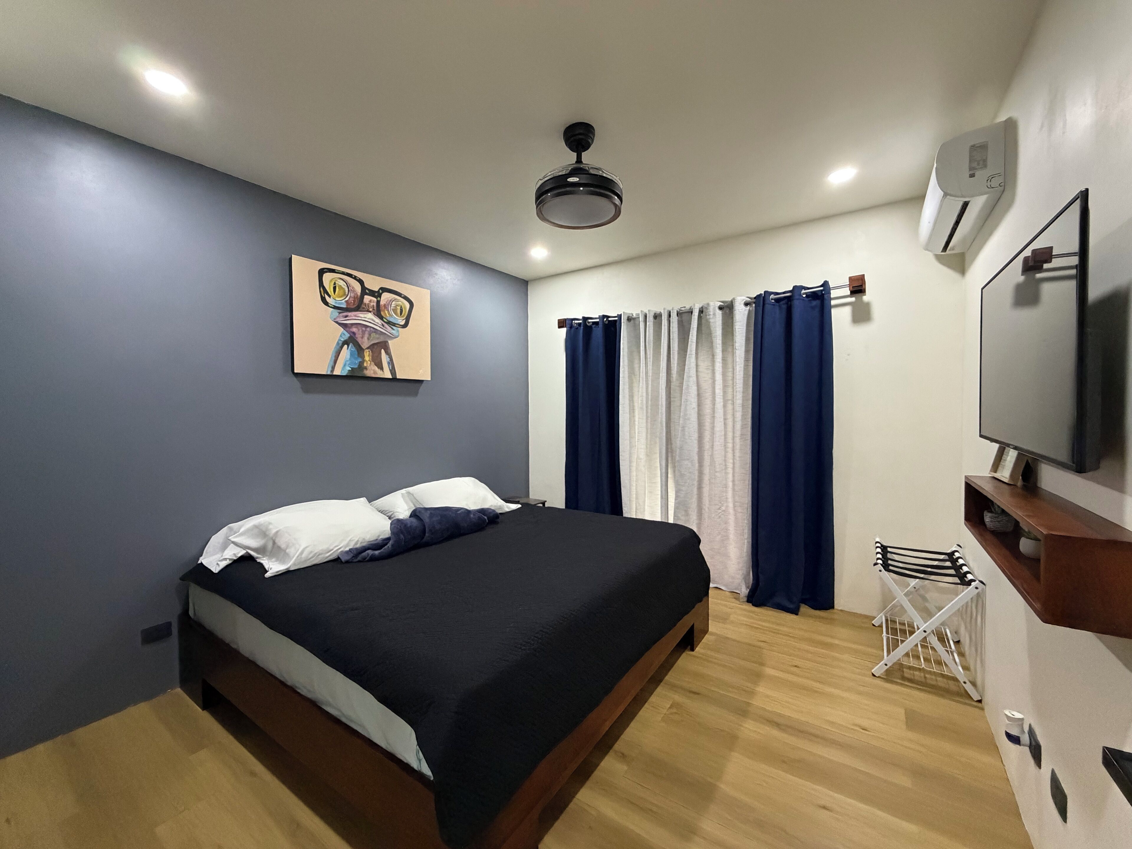 2 habitaciones, tabla de planchar con plancha, wifi y ropa de cama 