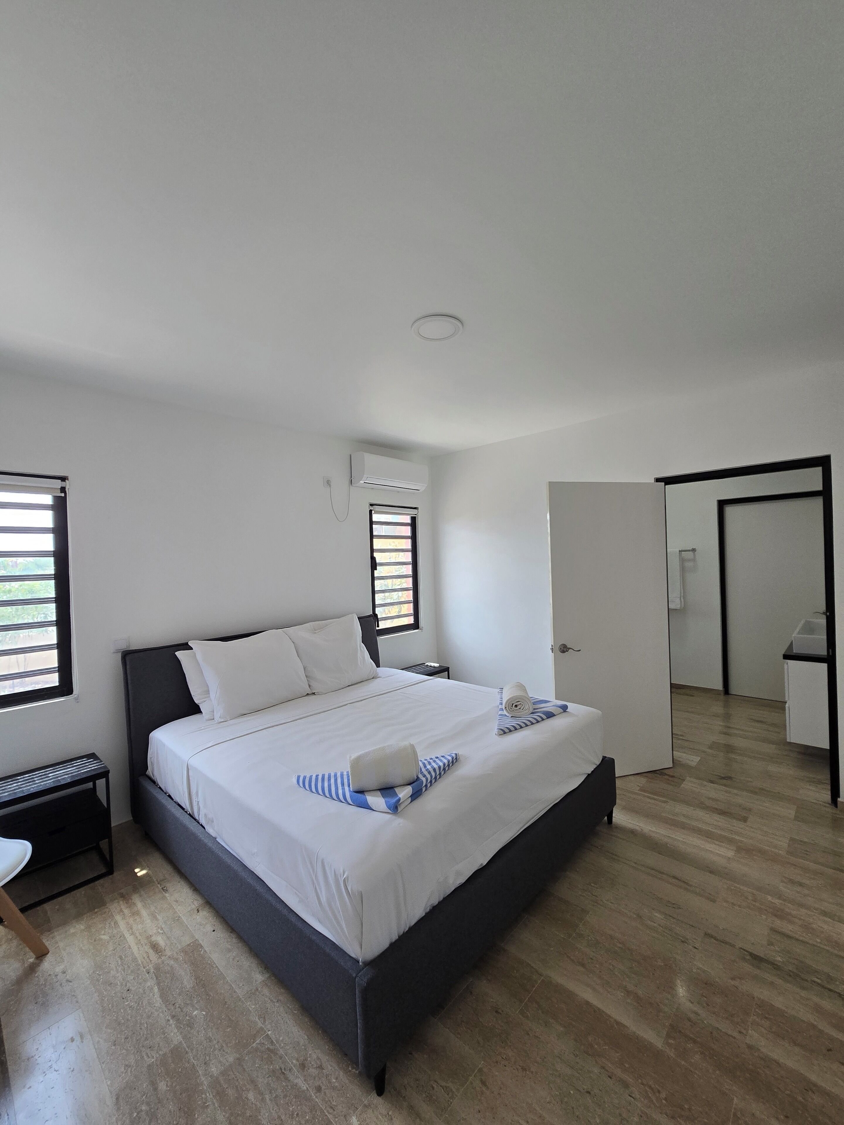 3 habitaciones y ropa de cama 