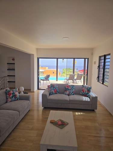 Mi Soño - Ocean View, Bright, and Modern Villa, Private Pool