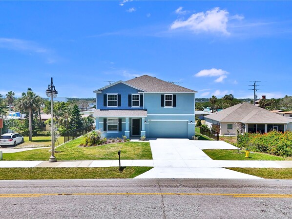House (5 Bedrooms) | Front of property