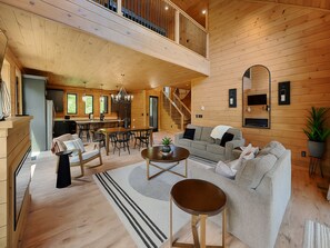 Studio (4 Bedrooms) | Living area | Fireplace - Smoky Ridge Sanctuary by Jackson Mountain Rentals (Sevierville)