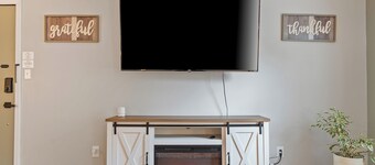 CLEAN 2-bedroom cozy apartment Huntington. Spacious and accomodating!