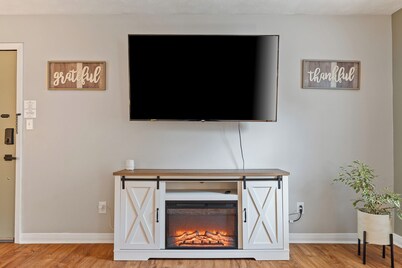 CLEAN 2-bedroom cozy apartment Huntington. Spacious and accomodating!