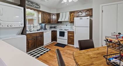 CLEAN 2-bedroom cozy apartment Huntington. Spacious and accomodating!