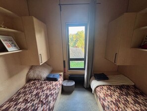 2 soverom, strykejern/-brett, reiseseng for barn og wi-fi (inkludert)