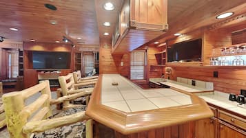 Studio (4 Bedrooms) | Property amenity