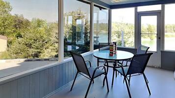 Studio (4 Bedrooms) | Kemudahan hartanah