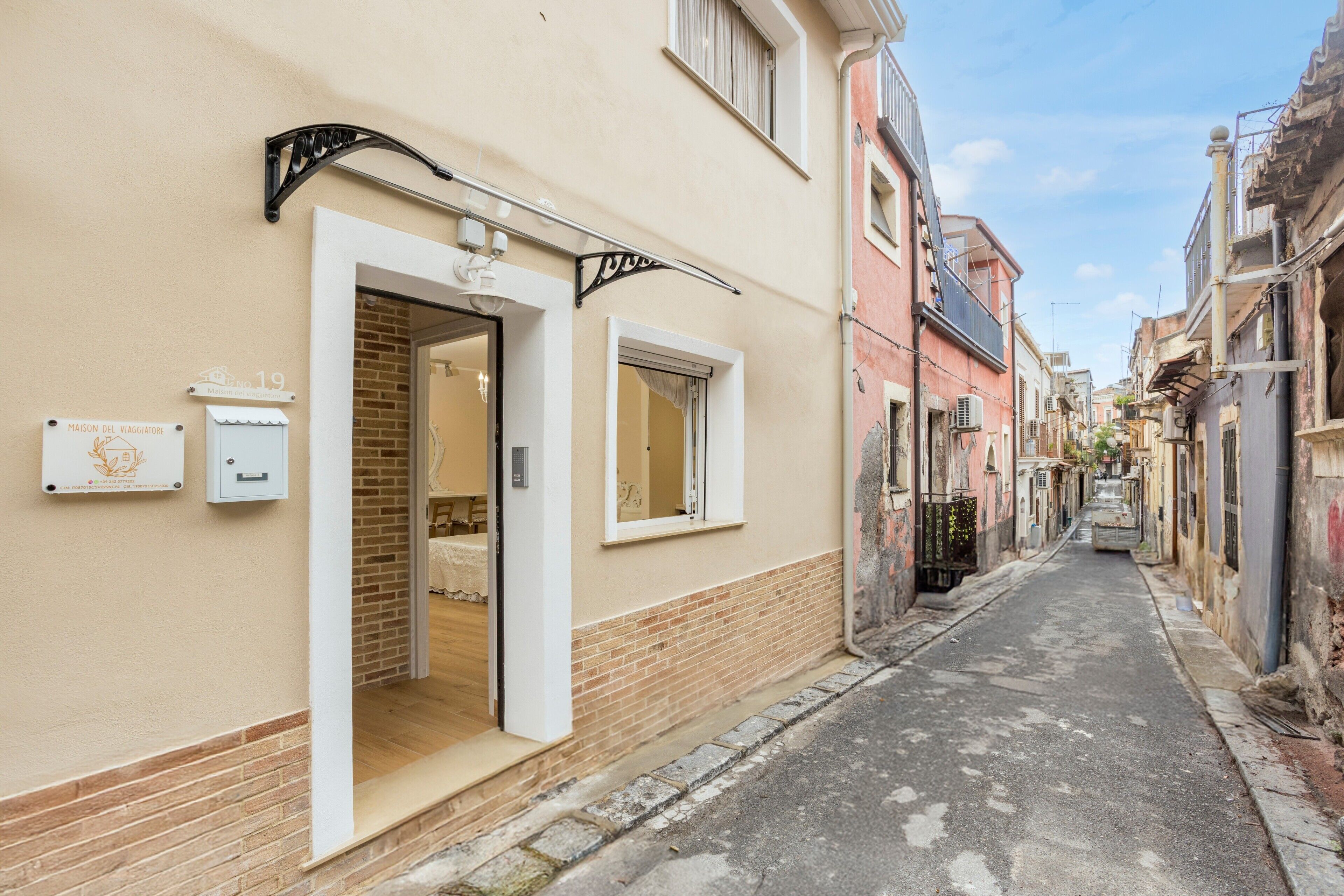 تفاصيل الفندق من الخارج