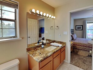House (4 Bedrooms) | Property amenity