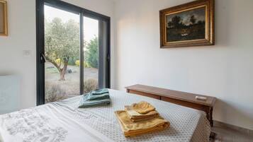 1 bedroom, WiFi, bed sheets