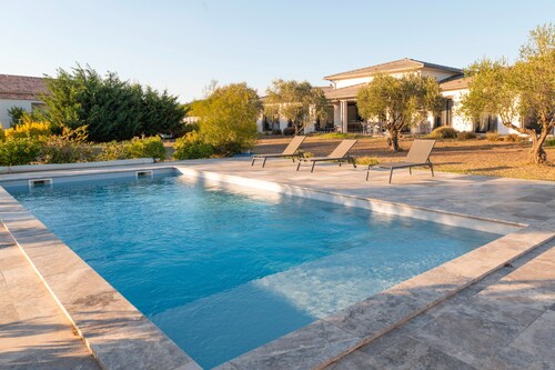 Chambre d'hôtes « Chambre 2 » avec vue sur la montagne, piscine commune et Wi-Fi