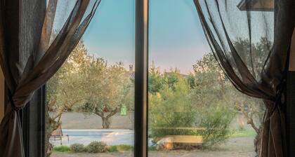 Chambre d’hôtes « Chambre 2 » avec vue montagne, piscine partagée et Wi-Fi