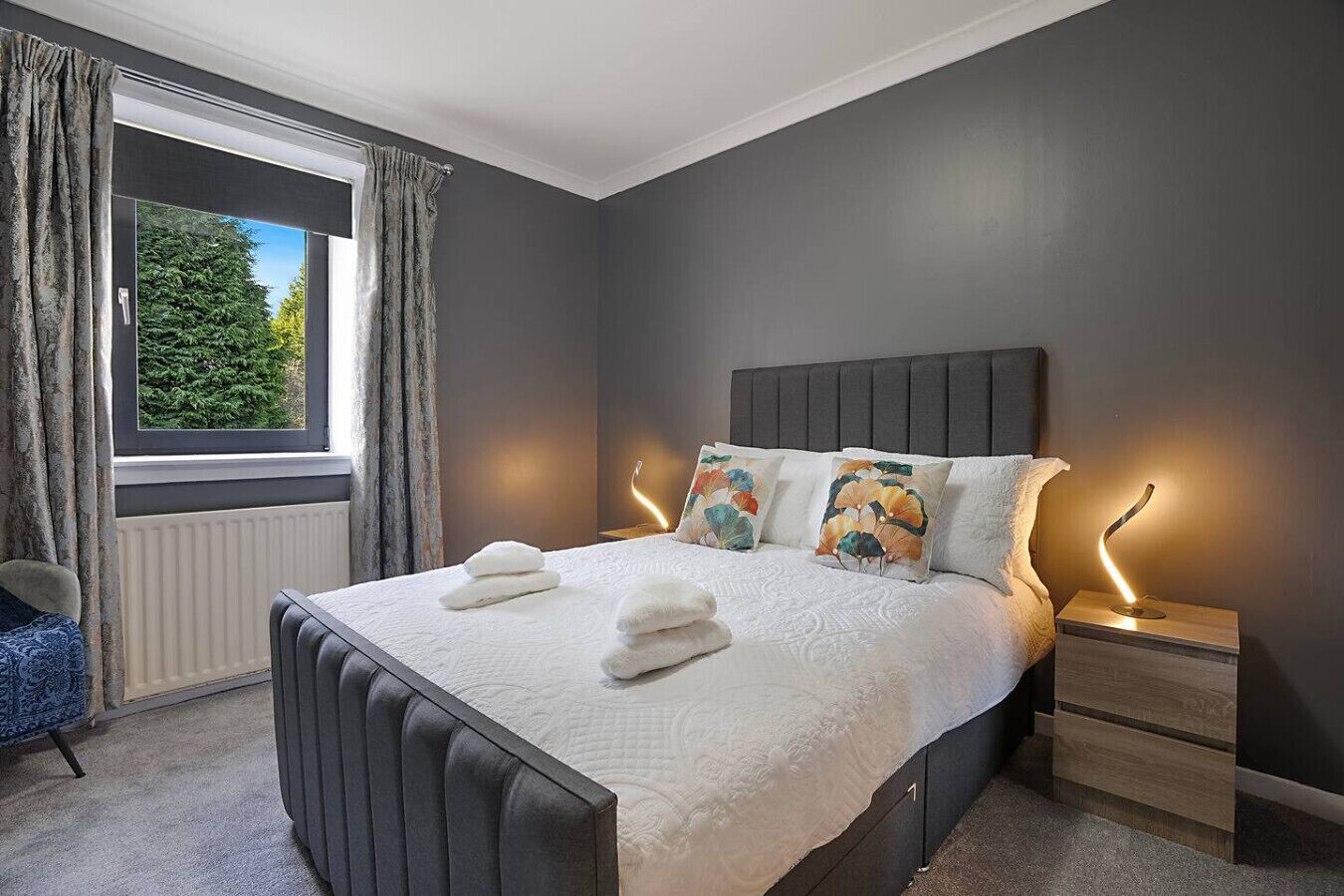 2 bedrooms, desk, iron/ironing board, travel crib