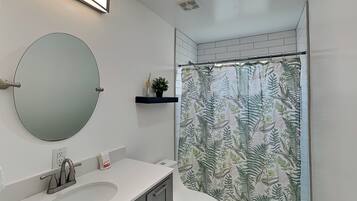House (3 Bedrooms) | Property amenity