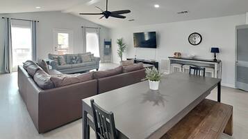 House (3 Bedrooms) | Property amenity
