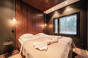 4 bedrooms, iron/ironing board, travel crib, WiFi