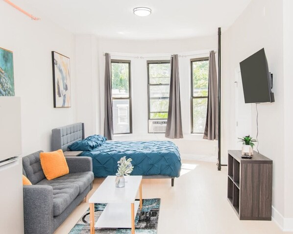 1 bedroom, desk, iron/ironing board, WiFi