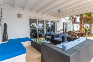 تناول الطعام بالخارج