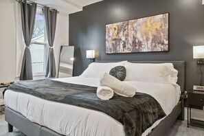 6 bedrooms, desk, iron/ironing board, travel cot