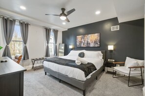6 bedrooms, desk, iron/ironing board, travel cot - 4 Story Home|Triple King|Backyard|UPMC Shadyside (Pittsburgh)