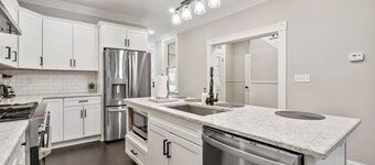 4 Story Home|Triple King|Backyard|UPMC Shadyside