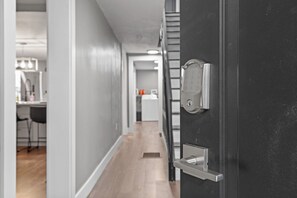 Interior - Upscale 2 Story Apartment w/ 8 beds| Free Parking (Pittsburgh)