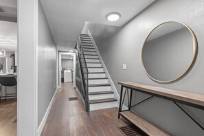 Interior - Upscale 2 Story Apartment w/ 8 beds| Free Parking (Pittsburgh)