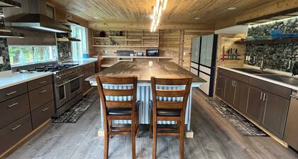 Cama’i House: Spacious ocean front 7-bedroom cottage at Friends by the Ocean