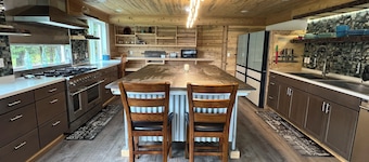 Cama’i House: Spacious ocean front 7-bedroom cottage at Friends by the Ocean