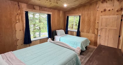 Cama’i House: Spacious ocean front 7-bedroom cottage at Friends by the Ocean