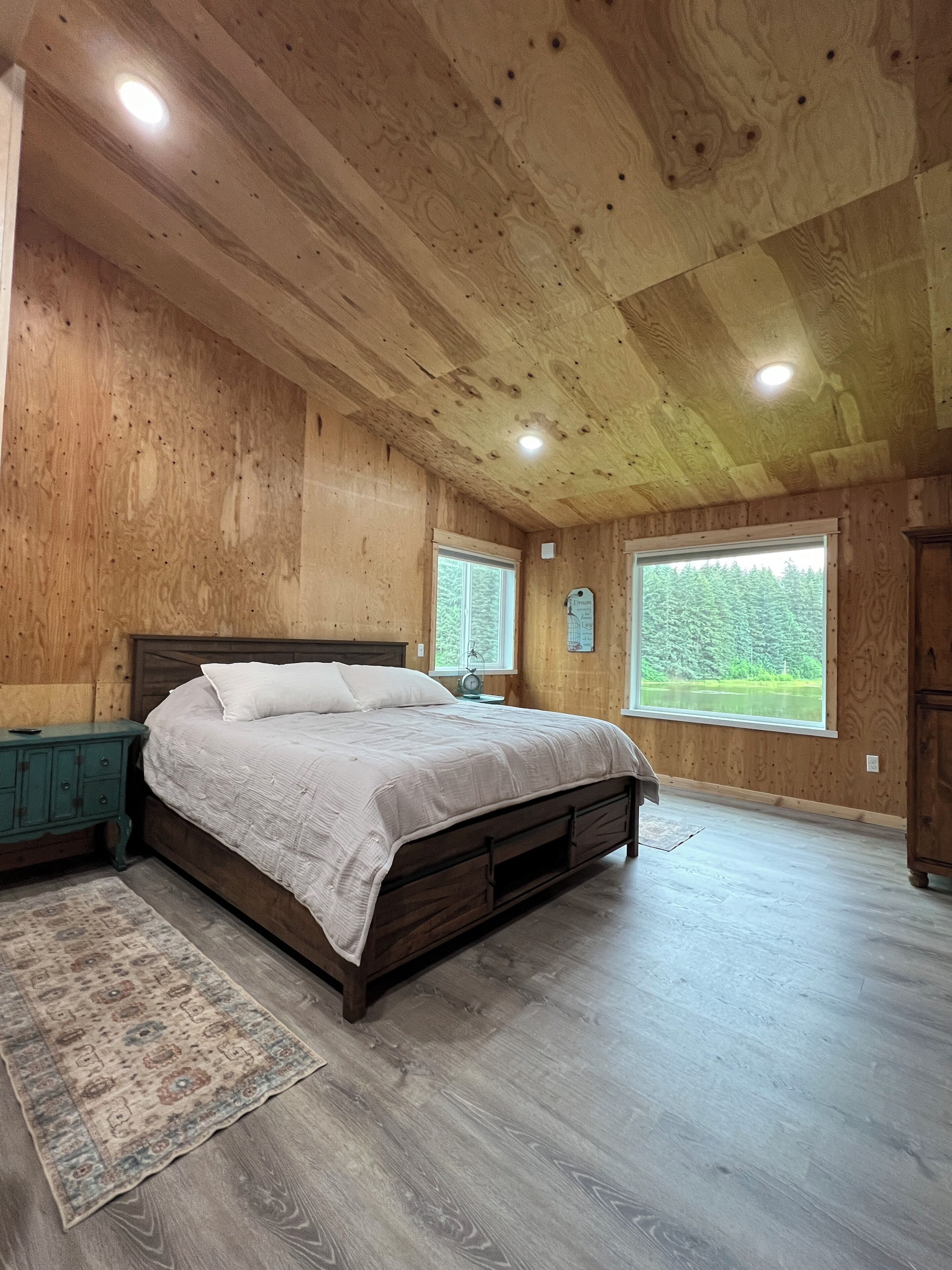 7 bedrooms, iron/ironing board, WiFi, bed sheets