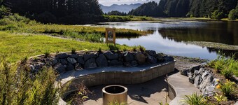 Cama’i House: Spacious ocean front 7-bedroom cottage at Friends by the Ocean