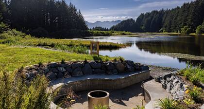 Cama’i House: Spacious ocean front 7-bedroom cottage at Friends by the Ocean