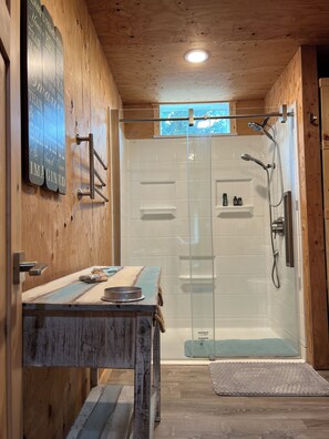 Shower, towels, toilet paper - Cama’i House: Spacious ocean front 7-bedroom cottage at Friends by the Ocean (Kodiak)