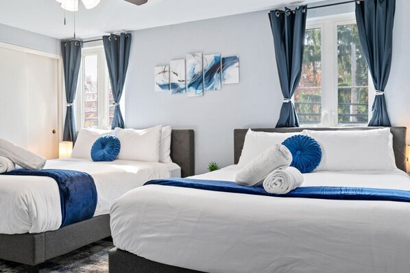 3 chambres, bureau, fer et planche à repasser, lit parapluie