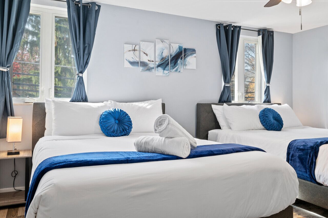 3 bedrooms, desk, iron/ironing board, travel crib