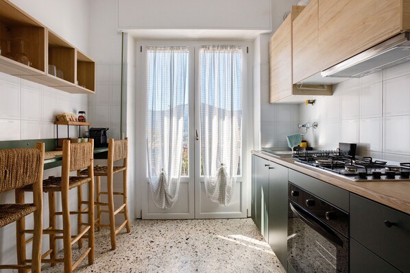 Fridge, microwave, oven, stovetop