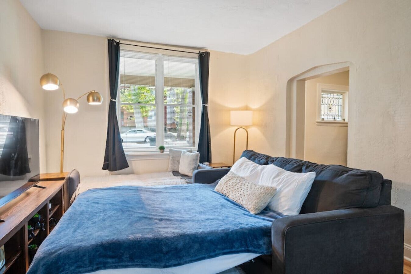 7 bedrooms, desk, iron/ironing board, travel crib