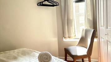 2 slaapkamers, een strijkplank/strijkijzer, wifi, beddengoed