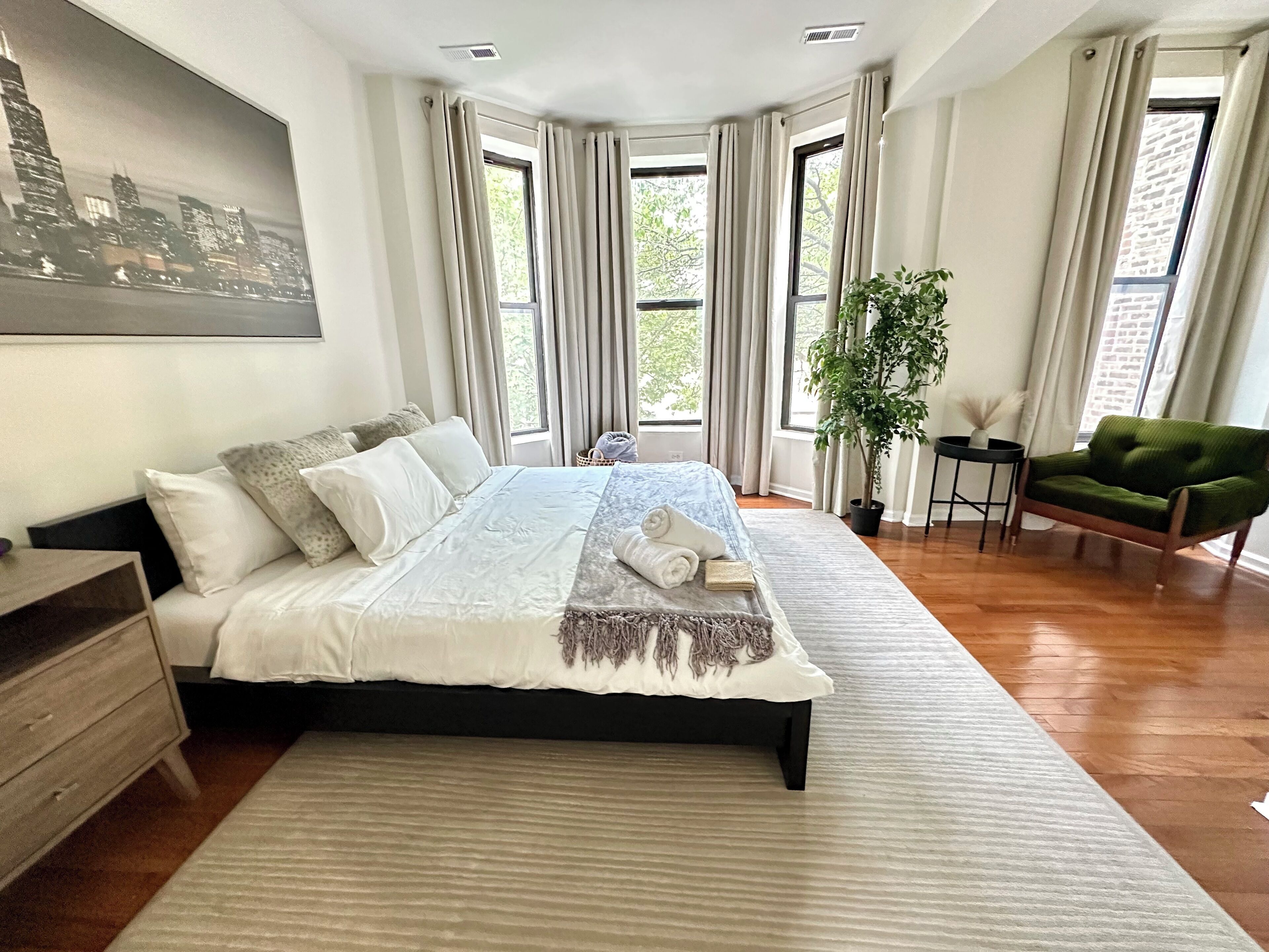 2 bedrooms, iron/ironing board, WiFi, bed sheets