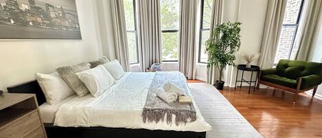 2 habitaciones, tabla de planchar con plancha, wifi y ropa de cama