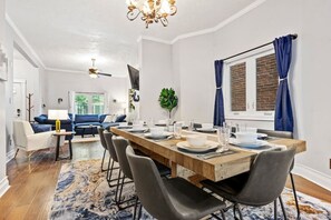 Dining - 3 Story home w/ 10 beds & Free off-street parking (Pittsburgh)