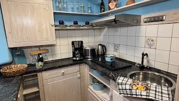 Fridge, stovetop, coffee/tea maker, electric kettle