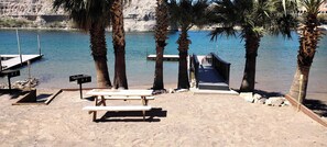 Outdoor dining - Cozy RiverFront Lookout (Bullhead City)