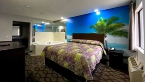 Superior Single Room, 1 King Bed, Valley View - deluxe inn motel (Erie)